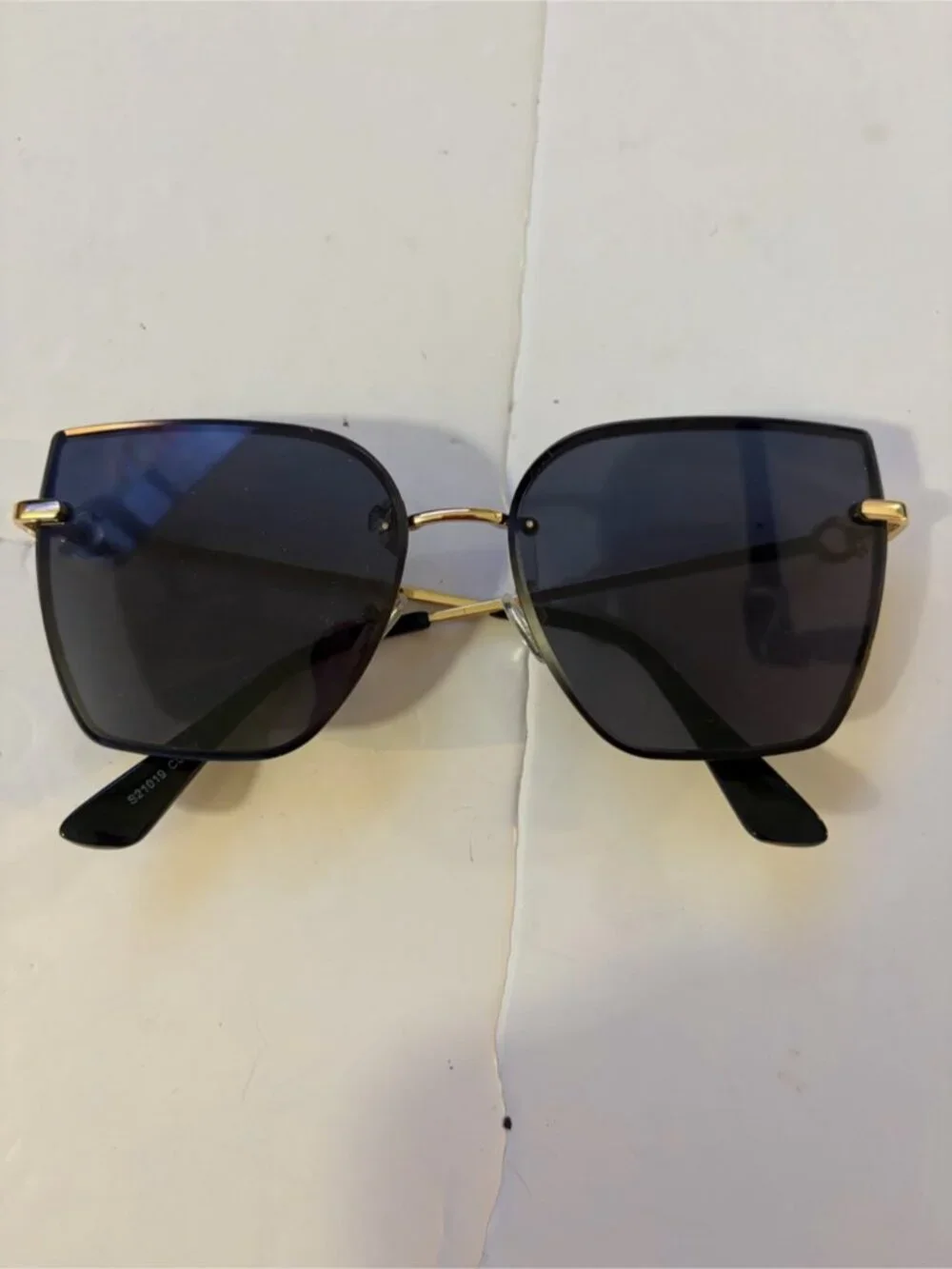 Vintage-Inspired Rimless Square Sunglasses Black & Gold